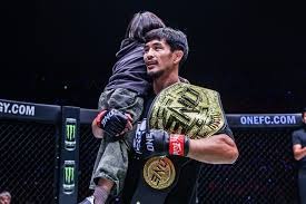 法尔克：巴萨确实对凯恩感兴趣，但很难承担其解约金+年薪